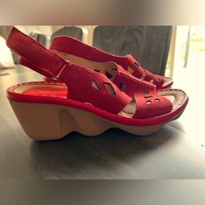 Earth 9B Stargaze Jazzy Red Suede Slingback Sandal
